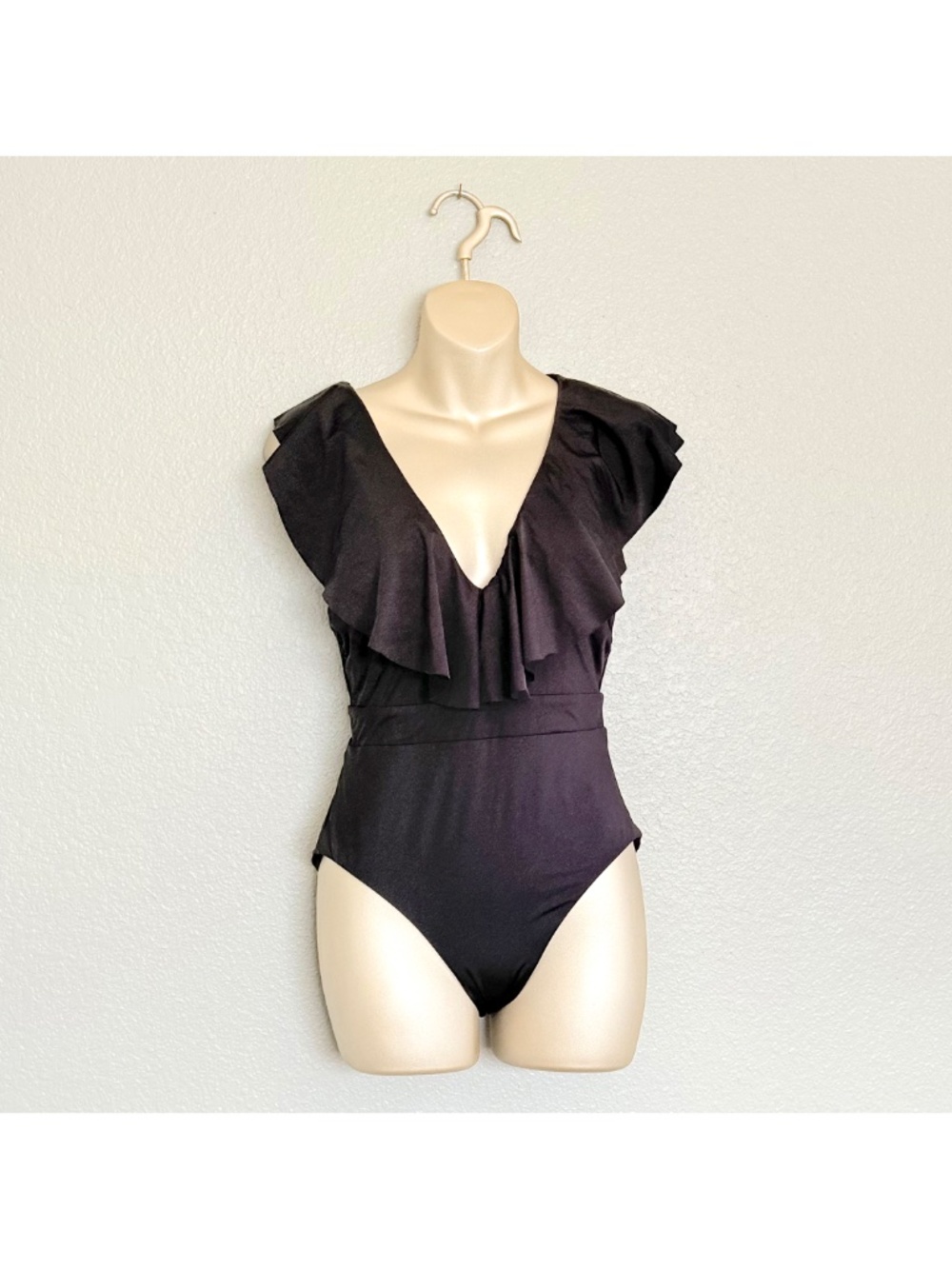 Trina Turk Black Atlas Style Monaco Ruffle Plunge One-Piece Swimsuit Sz 8